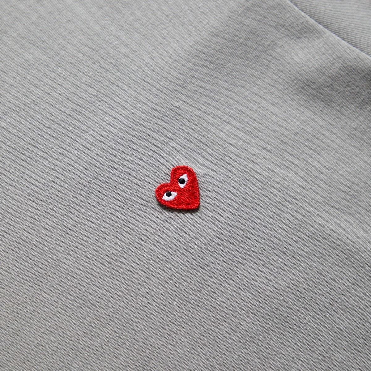 Comme Des Garçons Play SMALL RED HEART T-SHIRT - Image 3