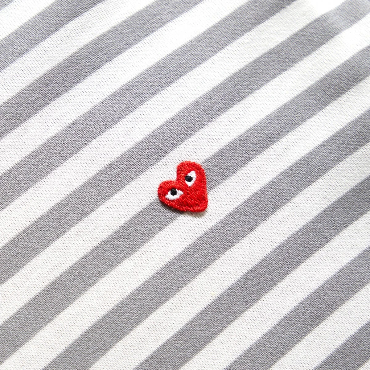 Comme Des Garçons Play STRIPED WHITE SLEEVE T-SHIRT - Image 4