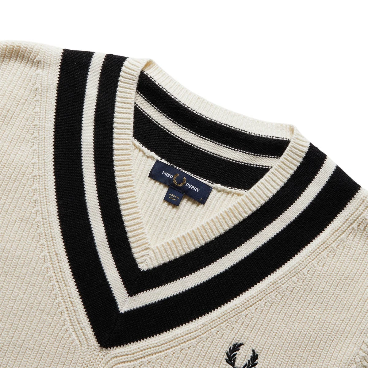Fred Perry STRIPED TRIM V-NECK JUMPER - Image 4