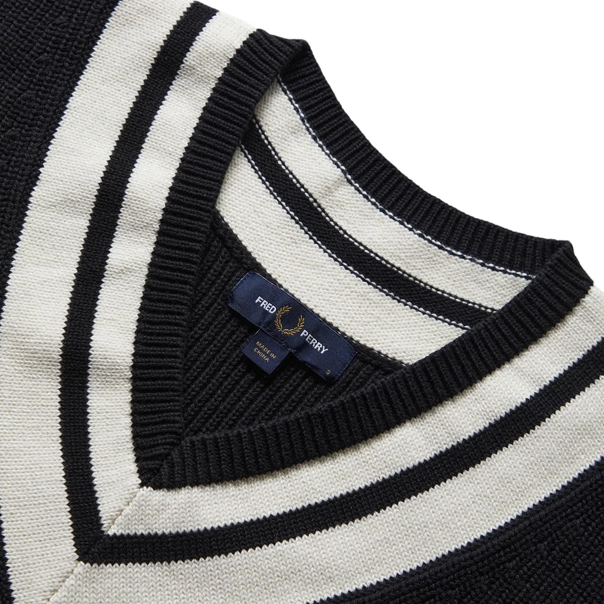 Fred Perry STRIPED TRIM V-NECK TANK - Image 3